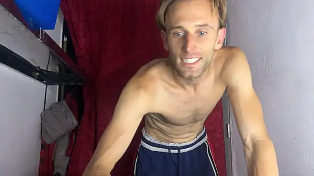 Snapshot of aquilesmade chatting on 24, 9, 2025 aquilesmade online show from 24, 9, 2025