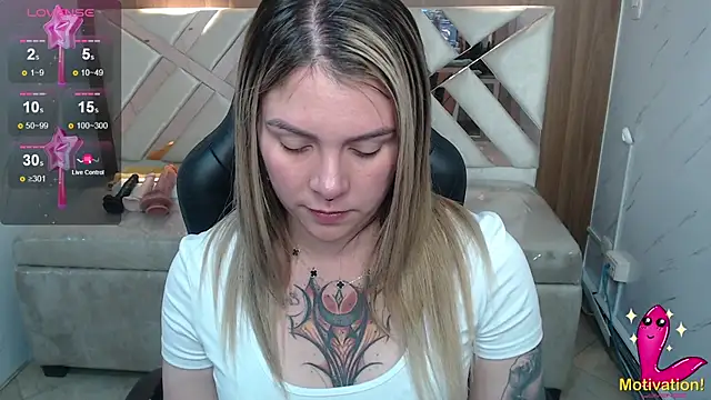 Snapshot of Paula_b_ chatting on 8, 7, 2026 Paula b online show from 8, 7, 2026
