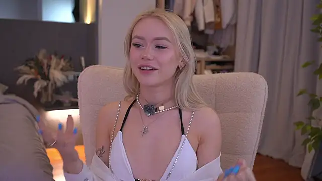 LexieLoree online show from 6, 4, 2026