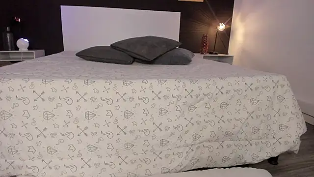 VioletPaket online show from 17, 1, 2025