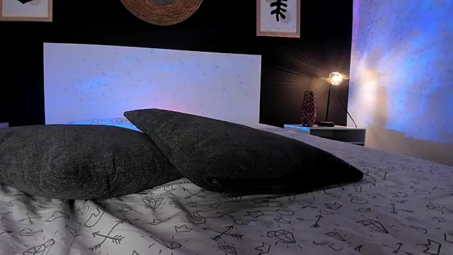 VioletPaket online show from 22, 1, 2025