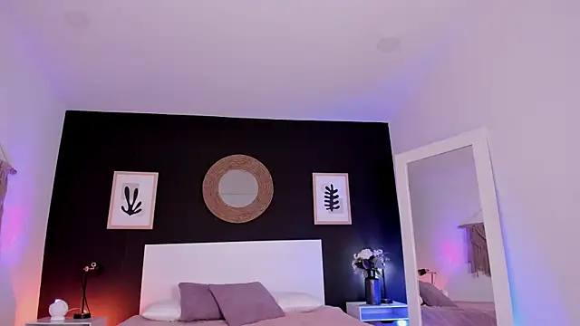 VioletPaket online show from 9, 9, 2025