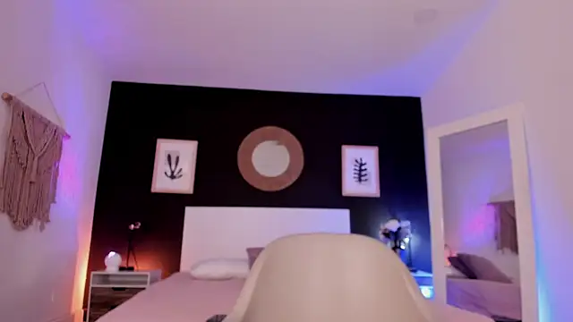 VioletPaket online show from 10, 9, 2025