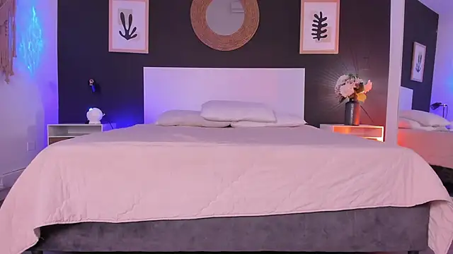 VioletPaket online show from 8, 10, 2025