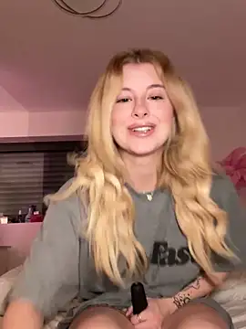 Mia-Minou online show from 4, 2, 2025