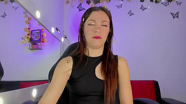 Snapshot of roxanne_jones1 chatting on 11, 2, 2025 roxanne jones1 online show from 11, 2, 2025