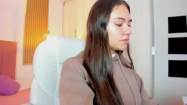 mia nevaeh online show from 14, 1, 2025