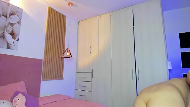 mia nevaeh online show from 17, 9, 2025