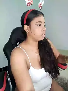 Snapshot of Fanny_Klean chatting on 20, 12, 2024 Fanny Klean online show from 20, 12, 2024