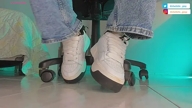 charlotte  grey online show from 24, 10, 2025