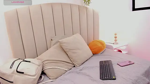 Snapshot of Mia_thompson_19 chatting on 22, 10, 2025 Mia thompson 19 online show from 22, 10, 2025