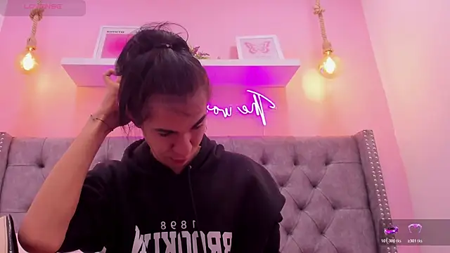 Snapshot of Mia_thompson_19 chatting on 5, 11, 2025 Mia thompson 19 online show from 5, 11, 2025