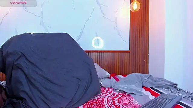 Mia thompson 19 online show from 2, 4, 2026