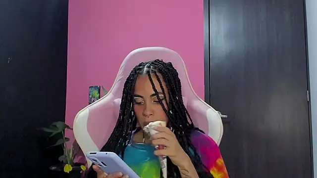 Snapshot of Juanadearco5 chatting on 3, 12, 2024 Juanadearco5 online show from 3, 12, 2024