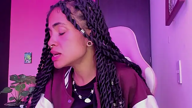 Snapshot of Juanadearco5 chatting on 6, 1, 2025 Juanadearco5 online show from 6, 1, 2025