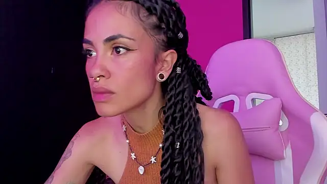 Snapshot of Juanadearco5 chatting on 7, 1, 2025 Juanadearco5 online show from 7, 1, 2025