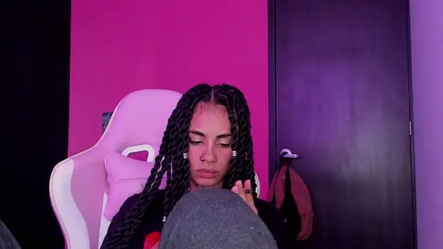 Snapshot of Juanadearco5 chatting on 8, 1, 2025 Juanadearco5 online show from 8, 1, 2025