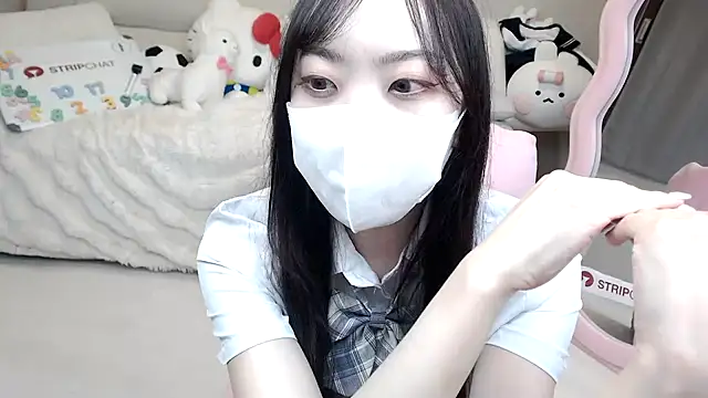 Snapshot of momo_room chatting on 17, 10, 2025 momo room online show from 17, 10, 2025