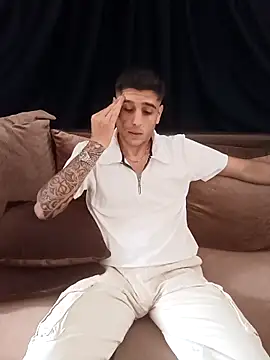 Snapshot of arenn1997 chatting on 12, 10, 2025 arenn1997 online show from 12, 10, 2025