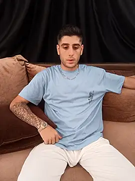 Snapshot of arenn1997 chatting on 15, 10, 2025 arenn1997 online show from 15, 10, 2025