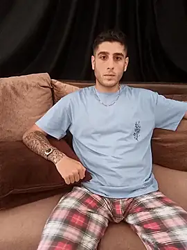 Snapshot of arenn1997 chatting on 11, 11, 2025 arenn1997 online show from 11, 11, 2025