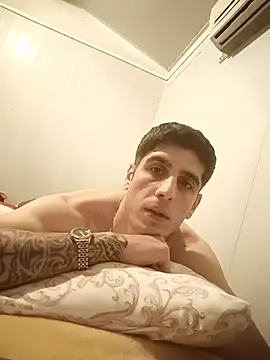 Snapshot of arenn1997 chatting on 17, 12, 2025 arenn1997 online show from 17, 12, 2025