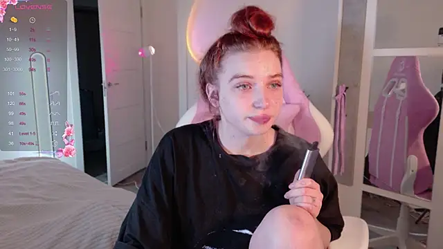 Snapshot of cinnabon_girls chatting on 13, 10, 2025 cinnabon girls online show from 13, 10, 2025