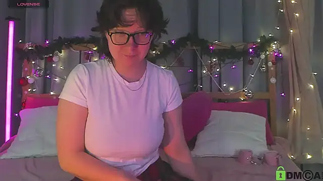Snapshot of dreamgirllovee chatting on 9, 1, 2025 dreamgirllovee online show from 9, 1, 2025