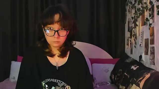 Snapshot of dreamgirllovee chatting on 19, 9, 2025 dreamgirllovee online show from 19, 9, 2025