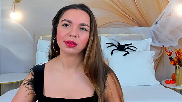 Snapshot of CamillaLarson chatting on 21, 10, 2025 CamillaLarson online show from 21, 10, 2025