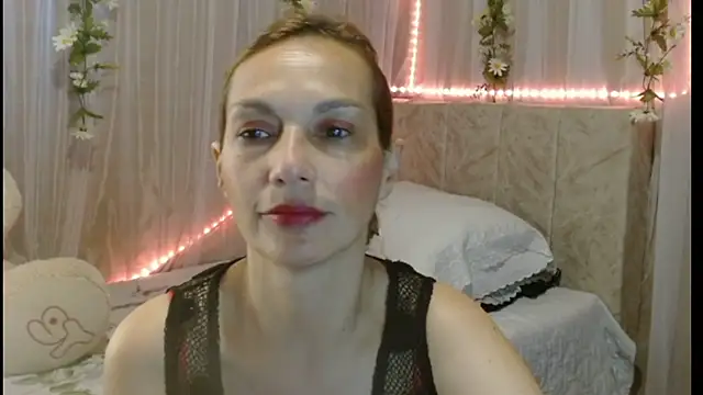 Snapshot of italagomez_ chatting on 9, 2, 2025 italagomez online show from 9, 2, 2025