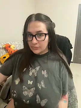 JuicyBeRrys online show from 1, 1, 2025