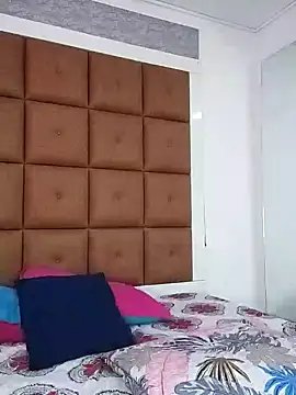 ELLA KELLY online show from 5, 2, 2025