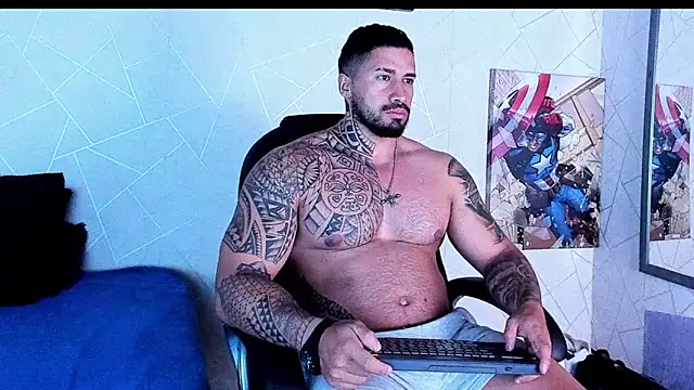 Snapshot of Cristian_Walker chatting on 4, 11, 2025 Cristian Walker online show from 4, 11, 2025