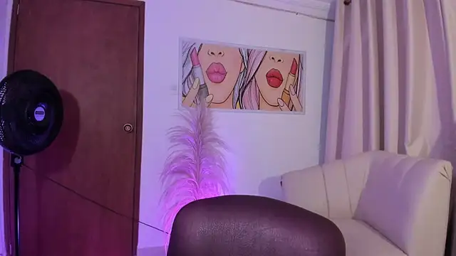 Snapshot of StarMilf chatting on 3, 10, 2025 StarMilf online show from 3, 10, 2025