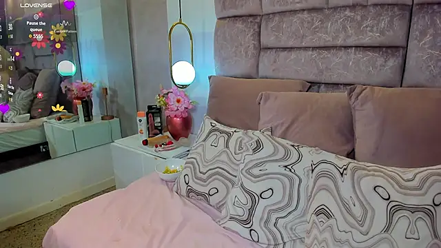 Snapshot of amina_west chatting on 19, 10, 2025 amina west online show from 19, 10, 2025