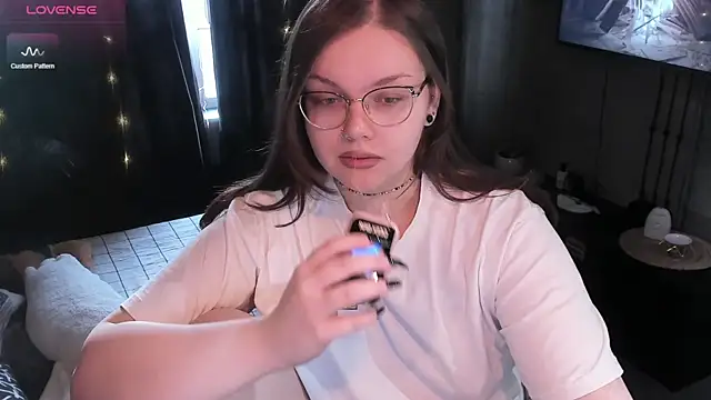 Snapshot of EvaBae chatting on 5, 12, 2024 EvaBae online show from 5, 12, 2024