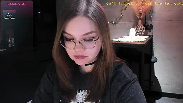 Snapshot of EvaBae chatting on 4, 1, 2025 EvaBae online show from 4, 1, 2025