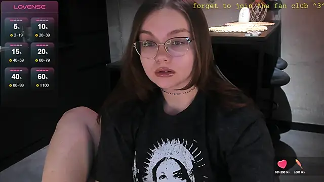 Snapshot of EvaBae chatting on 5, 1, 2025 EvaBae online show from 5, 1, 2025