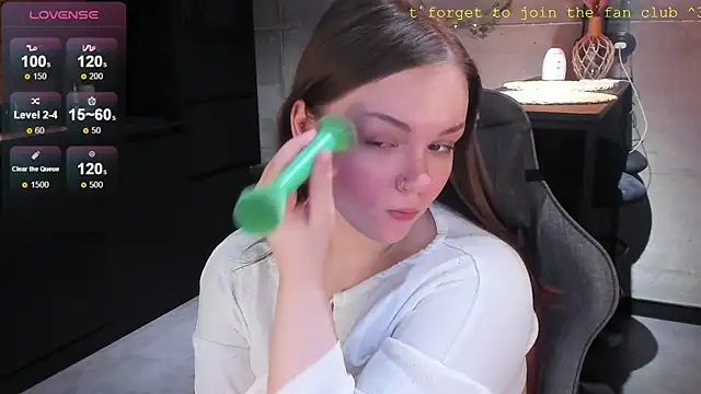 Snapshot of EvaBae chatting on 8, 1, 2025 EvaBae online show from 8, 1, 2025
