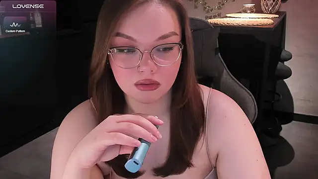 Snapshot of EvaBae chatting on 1, 2, 2025 EvaBae online show from 1, 2, 2025