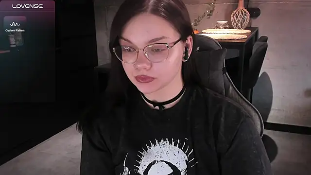 Snapshot of EvaBae chatting on 3, 3, 2025 EvaBae online show from 3, 3, 2025