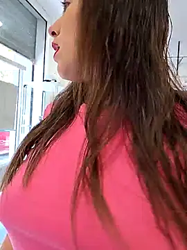 Snapshot of GatitaXD27 chatting on 6, 10, 2025 GatitaXD27 online show from 6, 10, 2025