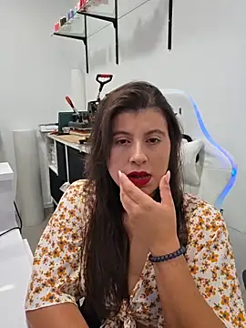 Snapshot of GatitaXD27 chatting on 26, 10, 2025 GatitaXD27 online show from 26, 10, 2025