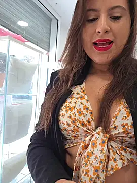 Snapshot of GatitaXD27 chatting on 15, 11, 2025 GatitaXD27 online show from 15, 11, 2025