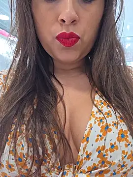 Snapshot of GatitaXD27 chatting on 22, 11, 2025 GatitaXD27 online show from 22, 11, 2025