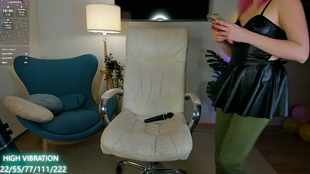Snapshot of Selena_Lily chatting on 20, 3, 2025 Selena Lily online show from 20, 3, 2025