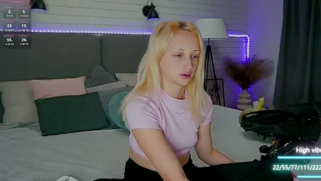 Snapshot of Selena_Lily chatting on 11, 9, 2025 Selena Lily online show from 11, 9, 2025