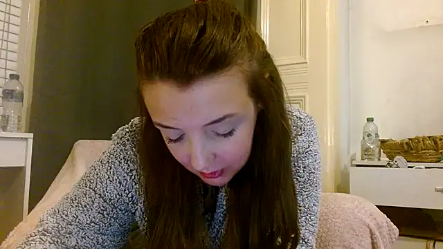 Snapshot of LucyLuxee19 chatting on 5, 2, 2025 LucyLuxee19 online show from 5, 2, 2025