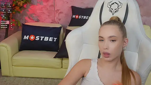 Snapshot of Linda054 chatting on 12, 12, 2024 Linda054 online show from 12, 12, 2024